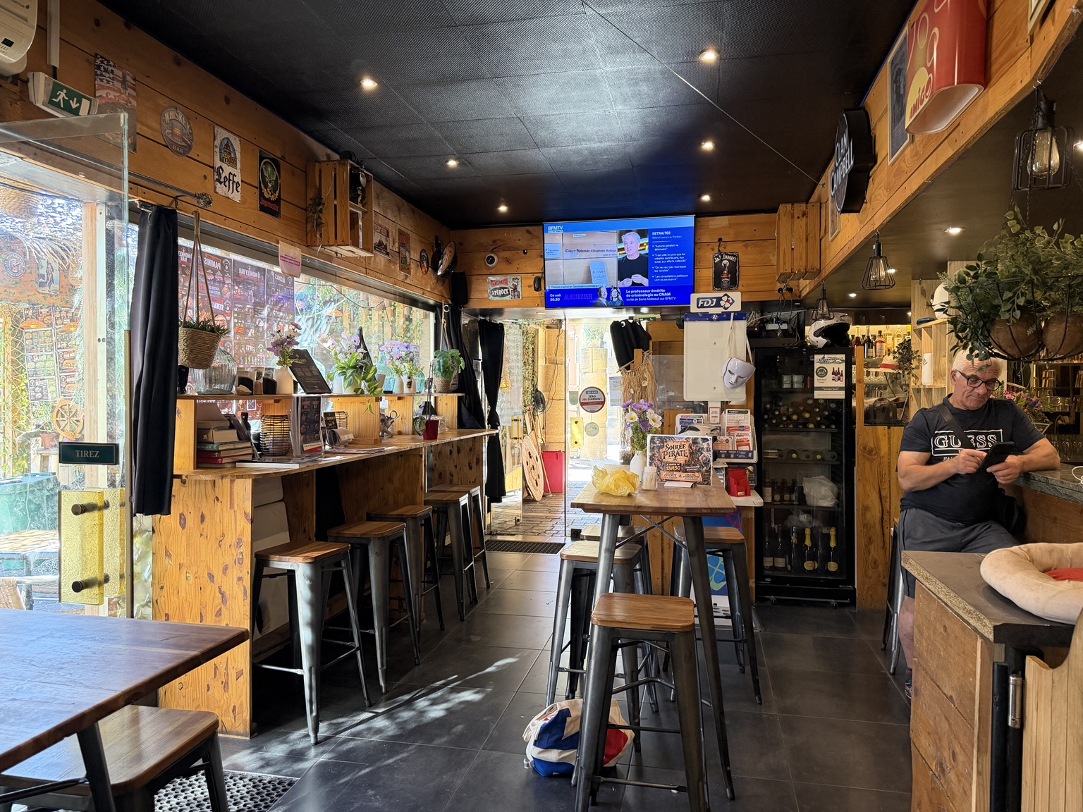 Intérieur du Ô Monkey Bar